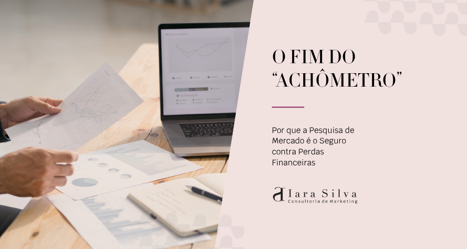 Pessoa analisando gráficos impressos e um notebook com dashboard sobre uma mesa de madeira, em ambiente com luz natural.
